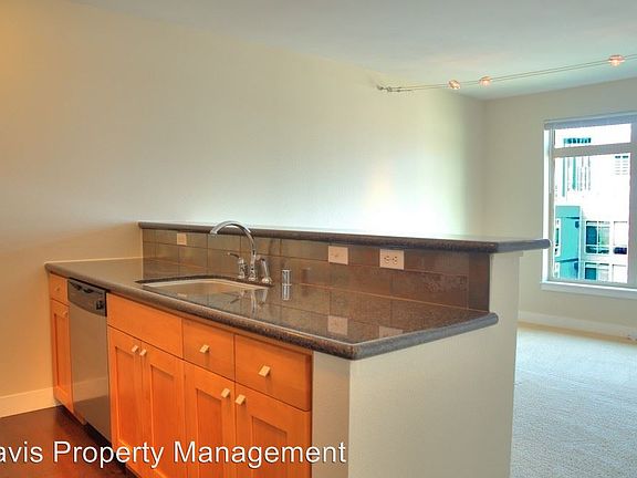 5th image of 1610 Belmont Ave APT 608