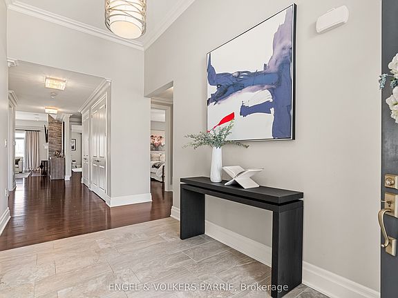 5th image of 327 Sunnybrae Ave