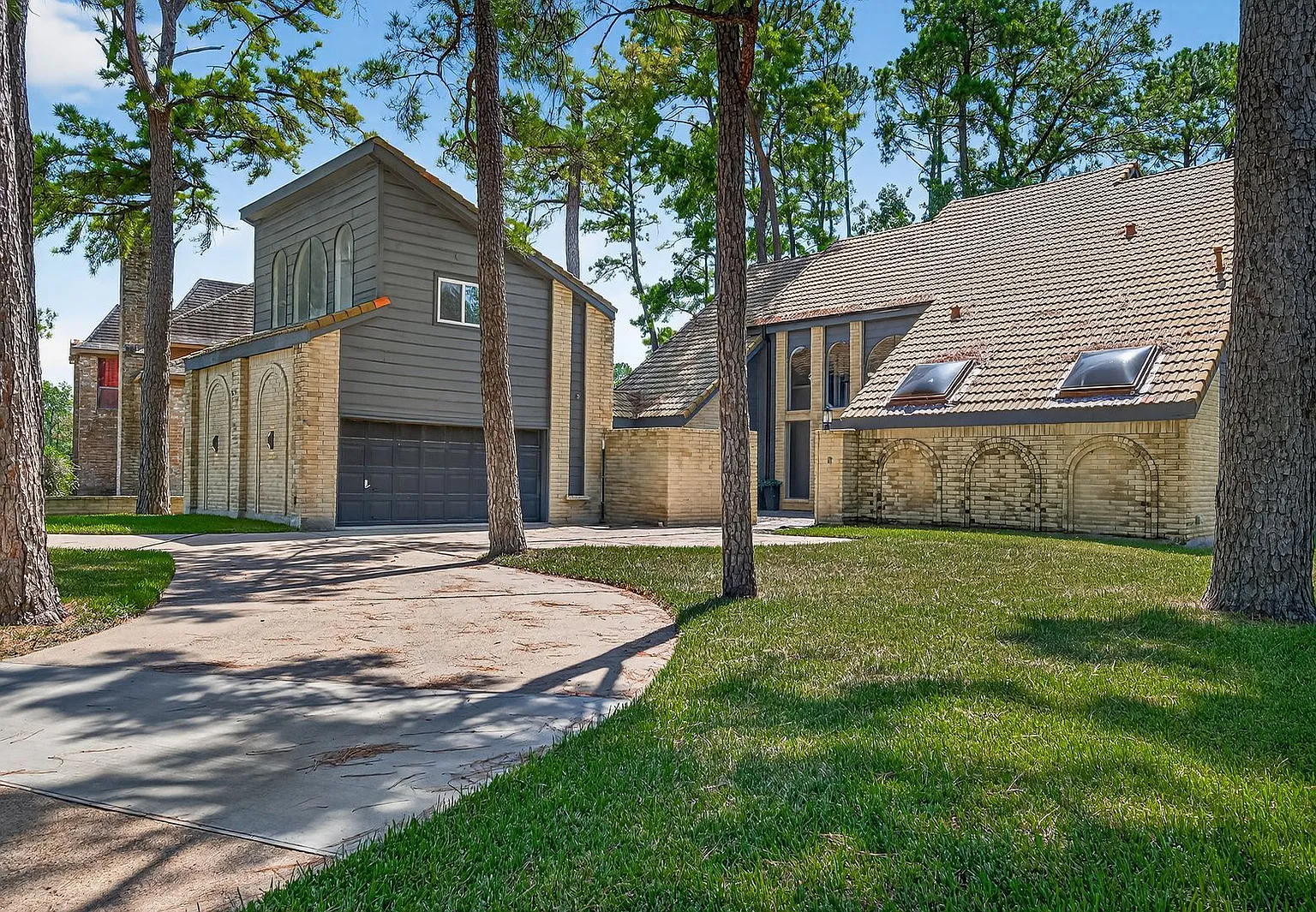 4 bed, 3.5 bath, 3350 sqft, $3,200 — Photo 1