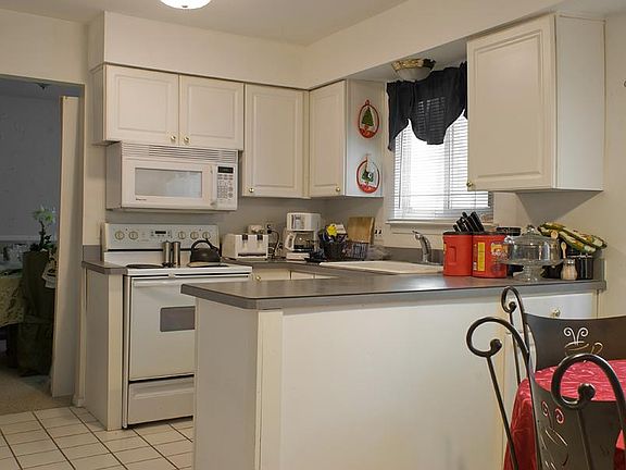 3rd image of 2716 Wareing Dr