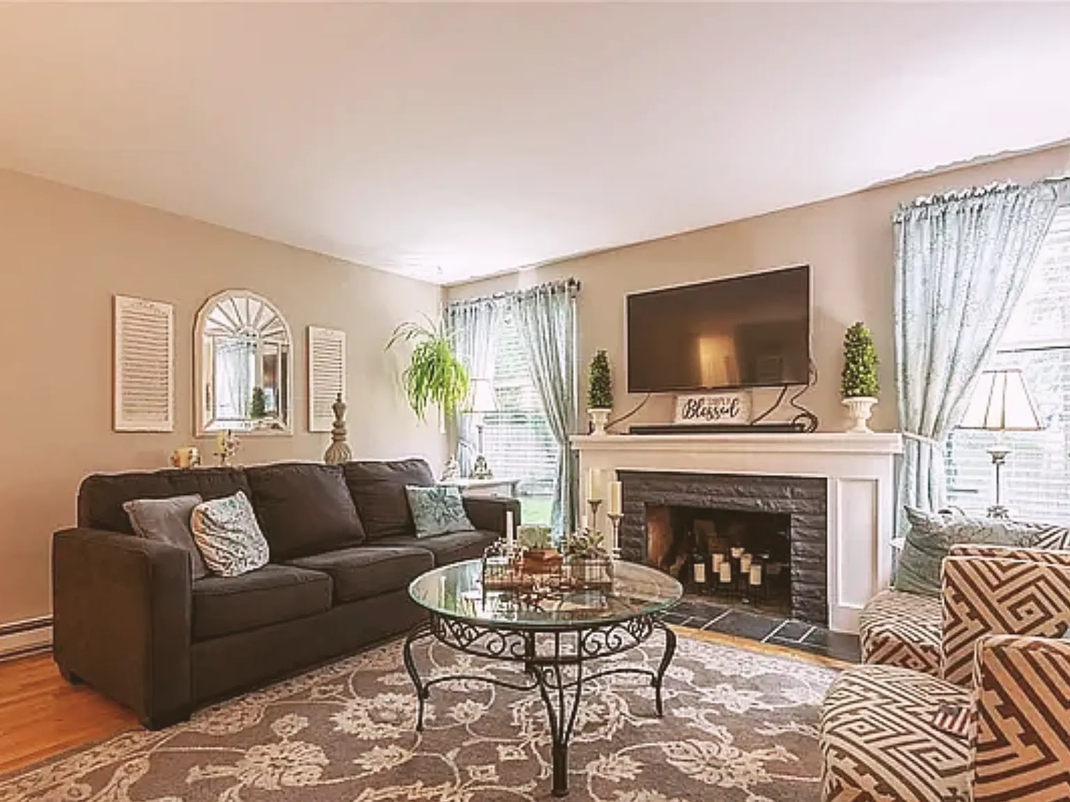 3 bed, 1600 sqft, $3,260 — Photo 3