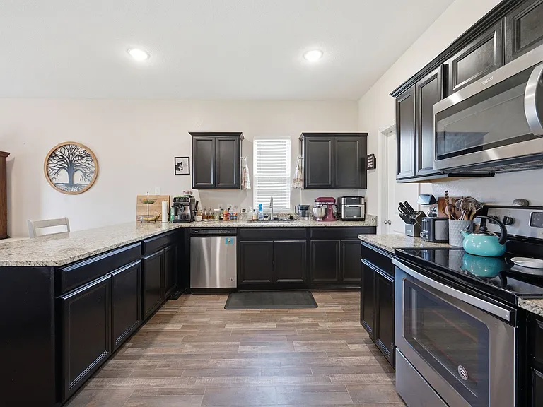 405 Willow Creek Dr — Photo 6