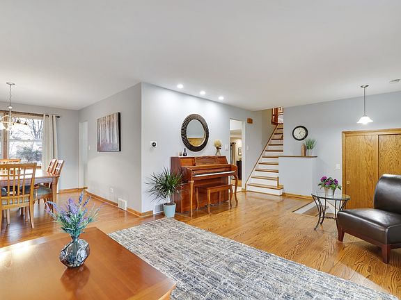 3rd image of 9743 Mansfield Ave