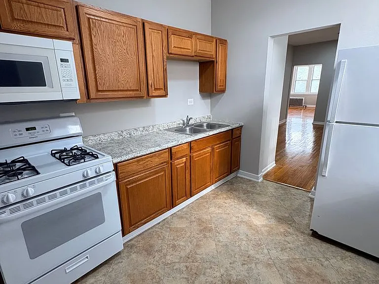 4945 W Monroe St — Photo 4