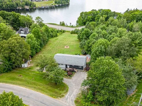50 Woodbine Ln, Kingsclear, NB E3E 1S1