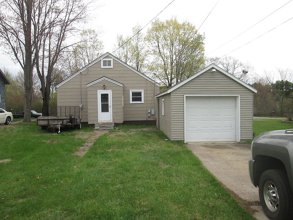 1st image of 436 Roseland St