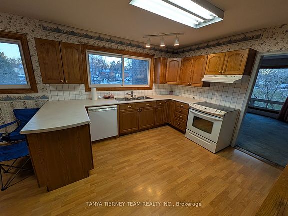 3rd image of 1864 Manning Rd