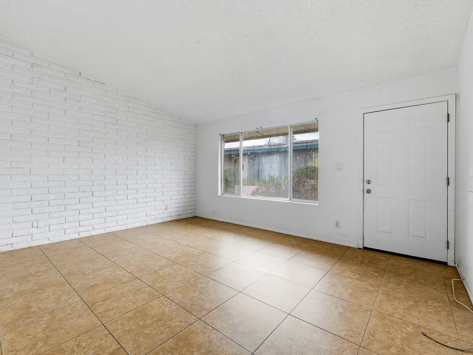 3 bed, 1266 sqft, $1,980 — Photo 4