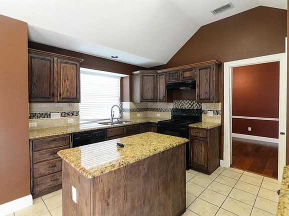 5th image of 717 Claire View Dr