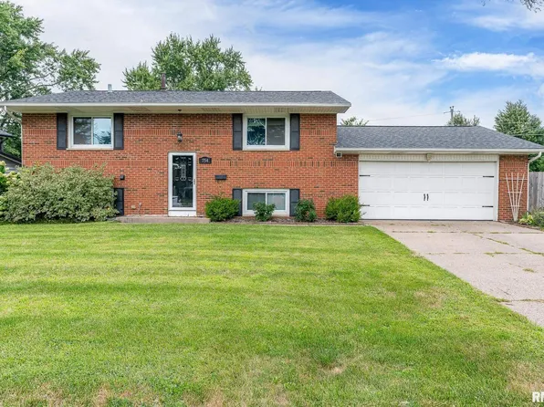 754 W 46th St, Davenport, IA 52806