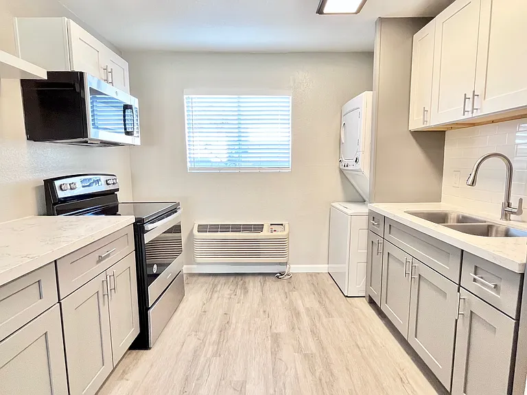 Mojave Apartments — Photo 11