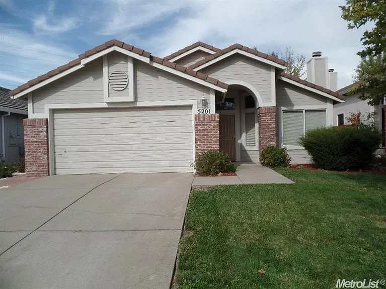 5201 Laguna Crest Way photo 1