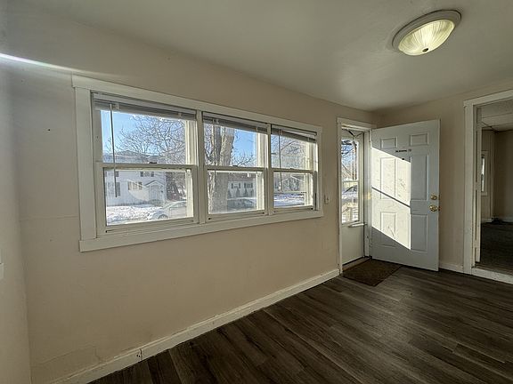 4th image of 412 E Columbia Ave