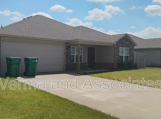 1701 Forest Dr, Centerton, AR 72719