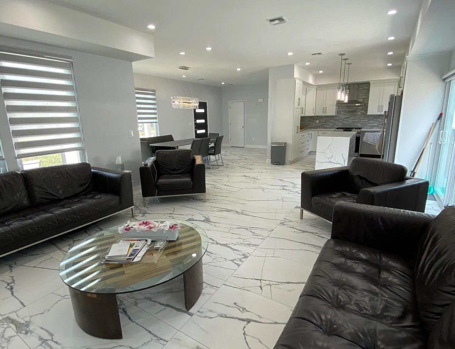 6 bed, 2702 sqft, $4,900 — Photo 4