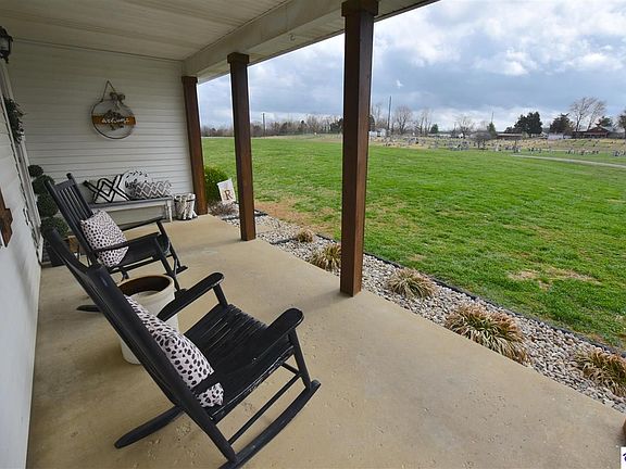 4th image of 27 Dylan Ln