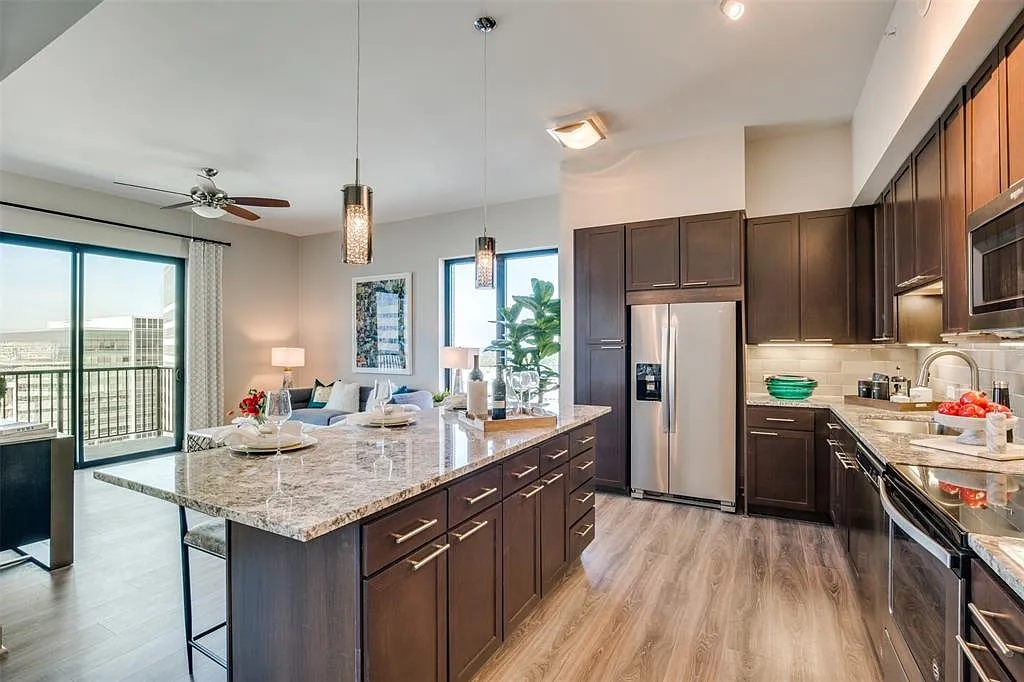 1 bed, 1.0 bath, 663 sqft, $1,323 — Photo 4
