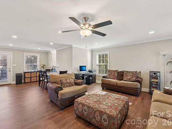 4th image of 2363 Marett Blvd