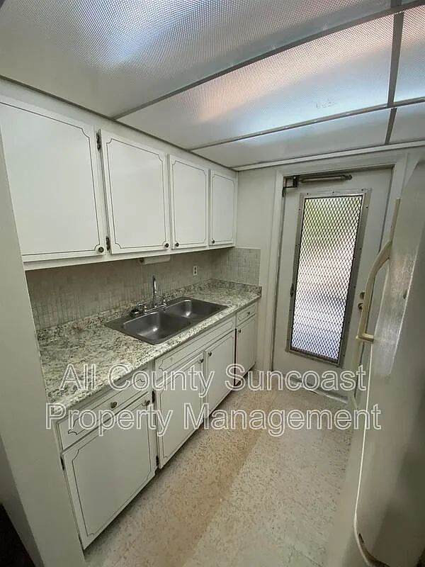 2 bed, 1.0 bath, $1,045 — Photo 4