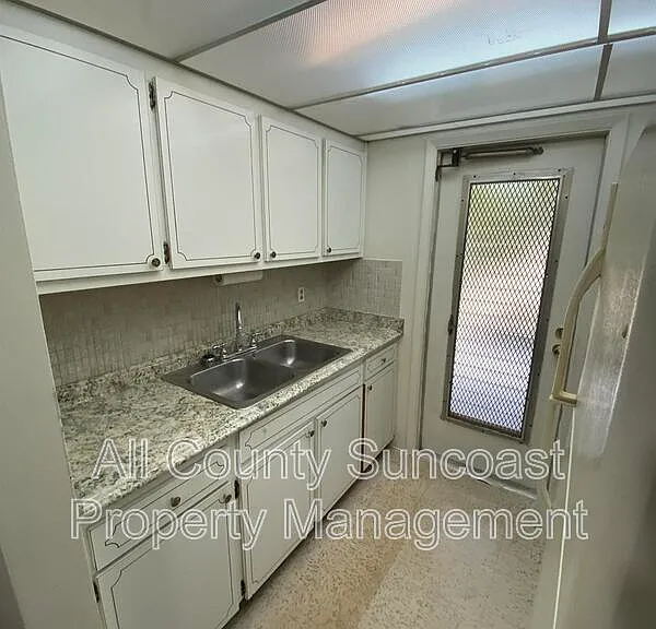 935 34th Ave N #1 — Photo 4