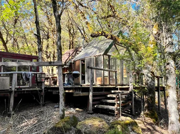691 Sanicula Rd, Mad River, CA 95552