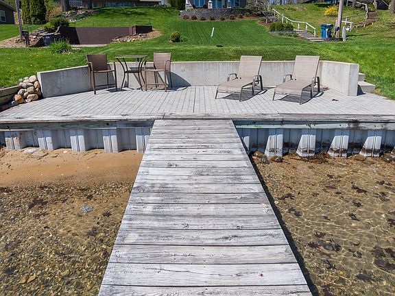3rd image of 337 S Gull Lake Dr