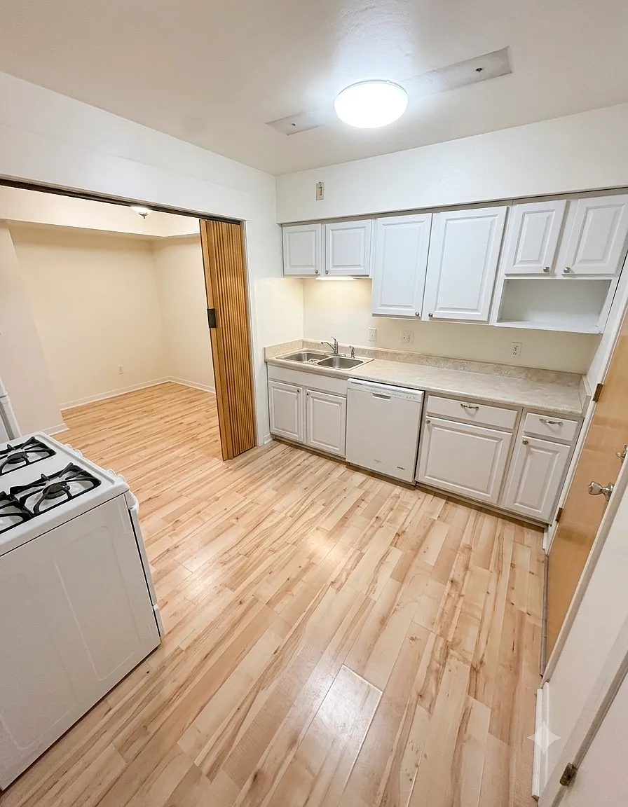 2 bed, 836 sqft, $1,250 — Photo 2