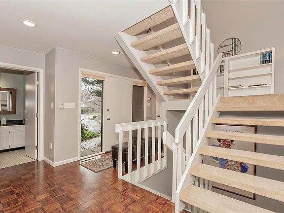 3rd image of 6 Oakshore Dr Unit 6