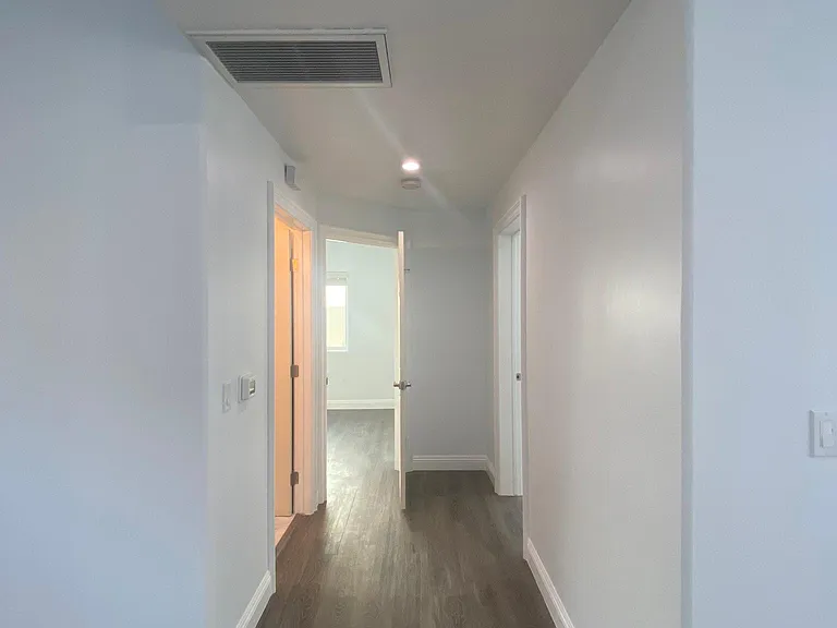 428 N Harvard Blvd — Photo 17