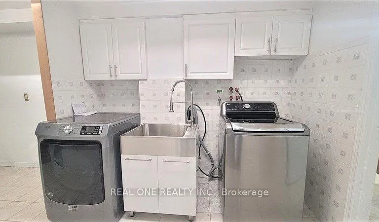 4181 Trapper Cres #LOWER — Photo 9
