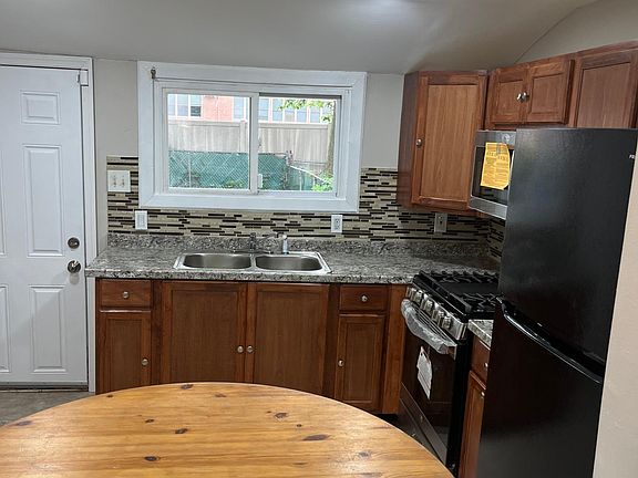 3rd image of 150 S Burlington St