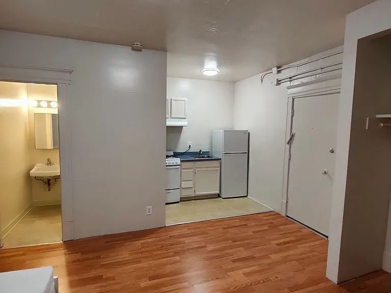 Mercury Apartments Modern Living in a Classic Seattle Building — Photo 14