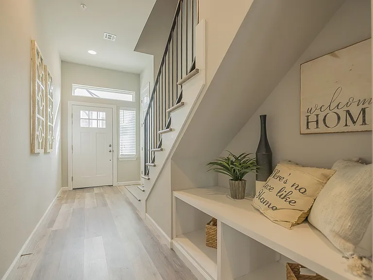 Oak Hill Townhomes: Now Offering First Month FREE! — Photo 8