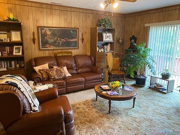 3rd image of 2558 Andrews Cir