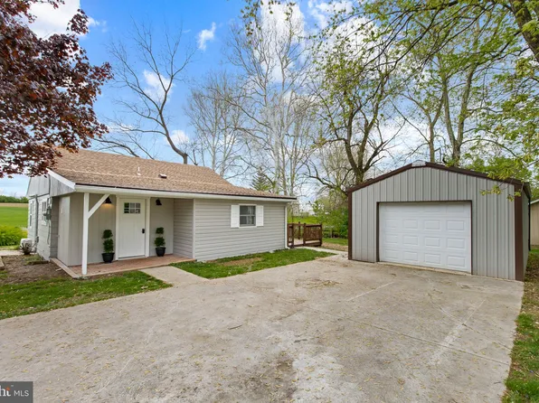 4 Shady Cabin Cir, Womelsdorf, PA 19567