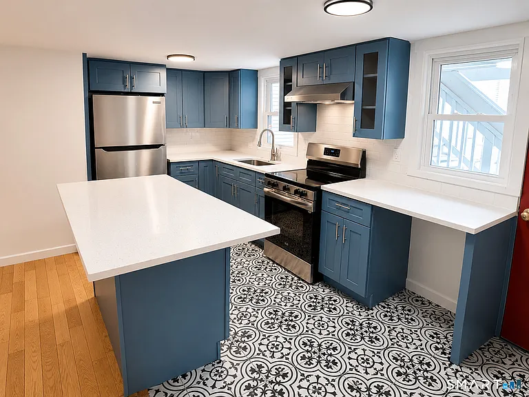 582 Main St — Photo 1