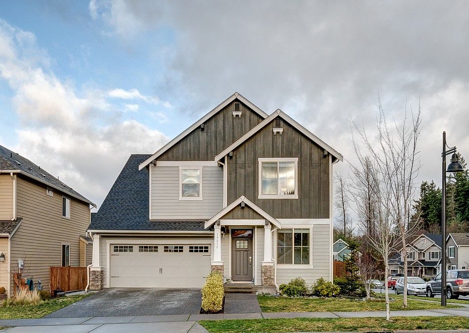 1st image of 19219 Village Ct E