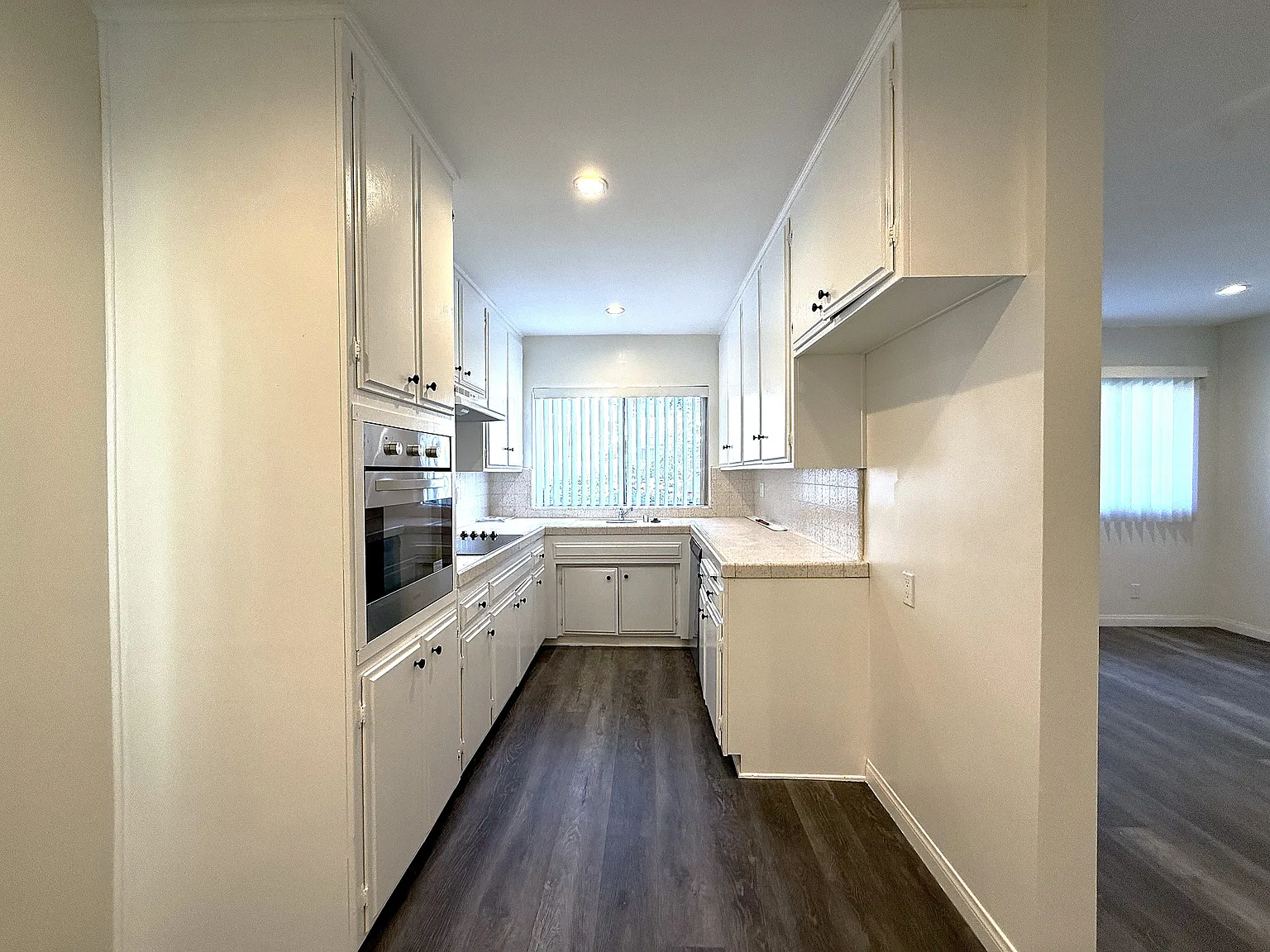 3 bed, 1100 sqft, $3,500 — Photo 4