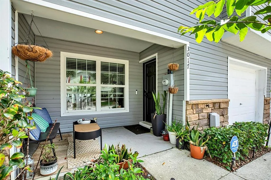 3 bed, 2.5 bath, 1461 sqft, $2,450 — Photo 2