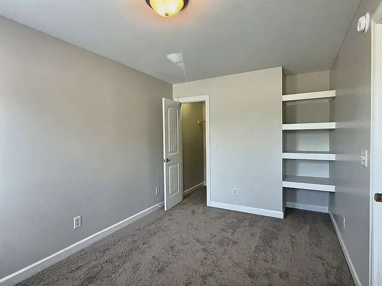 144 N Hines St — Photo 32