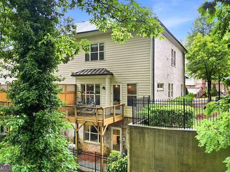826 Canterbury Overlook — Photo 32