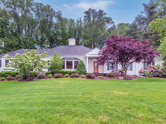 2nd image of 21 Grandview Dr