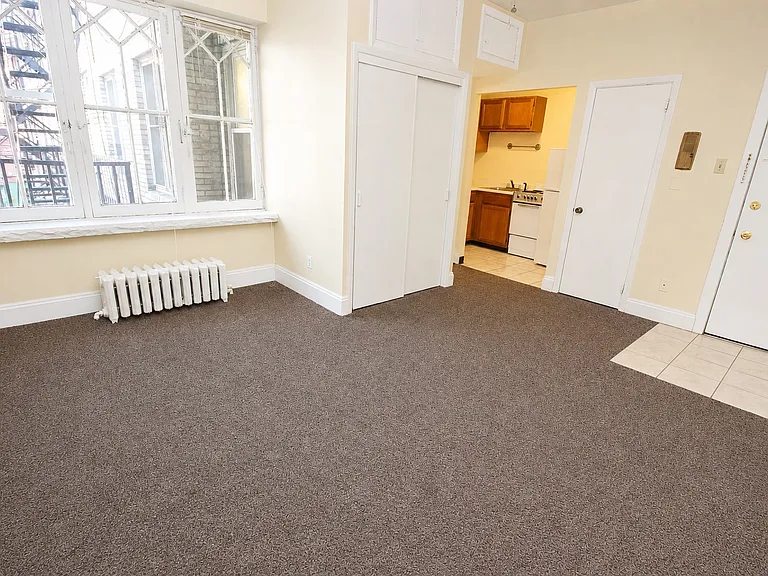 Carpeted Studio (Unit 12)