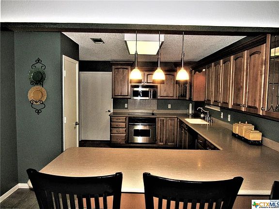 2nd image of 4960 Lakeaire Cir
