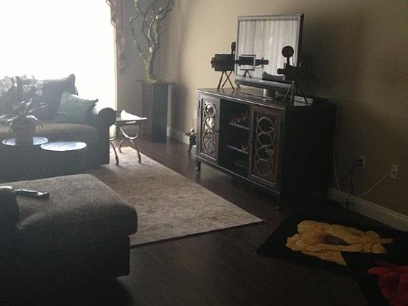 4th image of 11218 Camarillo St #207