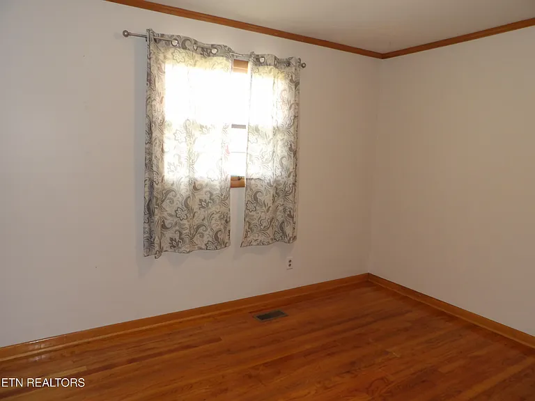 18 Sandra Ln — Photo 8