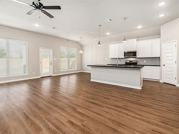 5th image of 1903 Cambria Dr