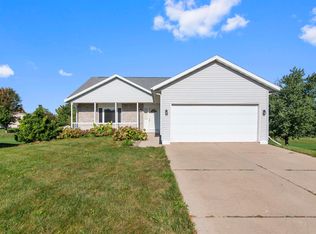 669 N Woods Edge Dr, Oregon, WI 53575