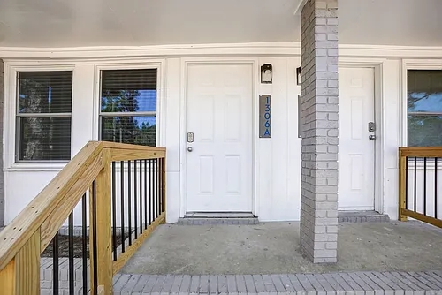 Gorgeously Renovated Apartments Photo 1