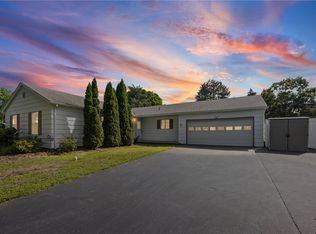 5 Starlight Cir, Fairport, NY 14450